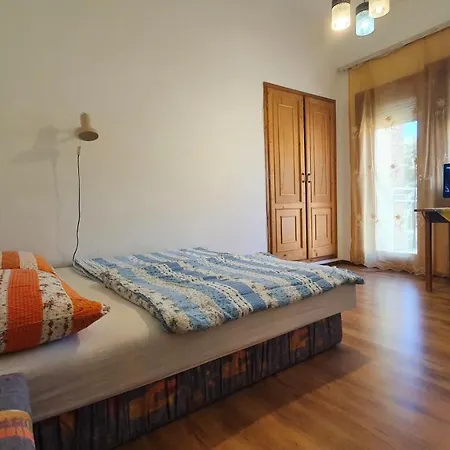Zita Ueduelohaz * Balatonboglar